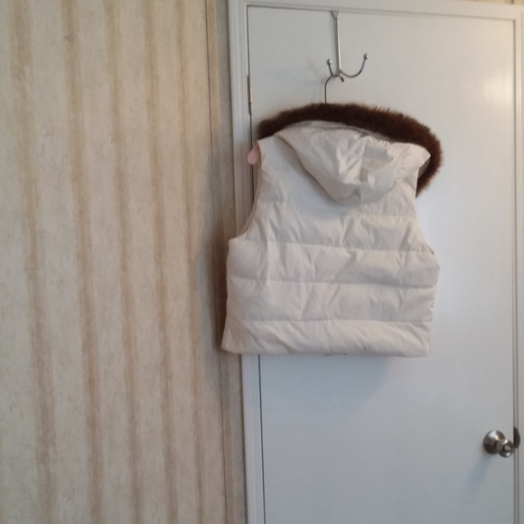 Cream Down Hooded Gap Vest - Picture 3 of 8